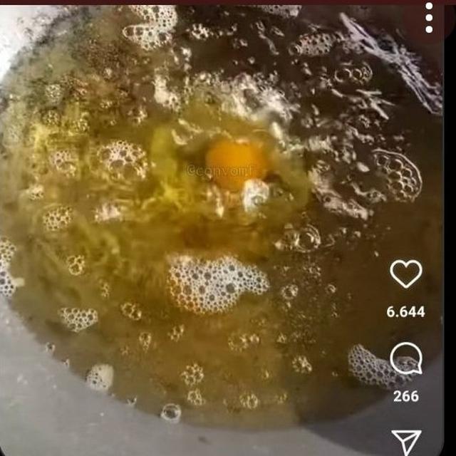 6 Potret Telur Mata Sapi Terendam Minyak Ini Bikin Senyum Kecut