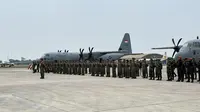 Tiga pesawat Hercules C-130J milik TNI Angkatan Udara (AU) mendarat di Pangkalan TNI AU Halim Perdanakusuma Jakarta, Sabtu (13/9/2025). (Liputan6.com/Lizsa Egeham)