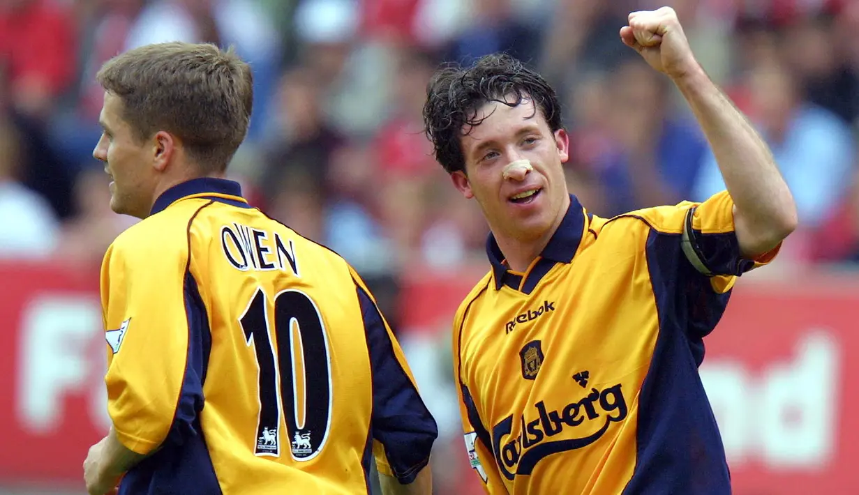Robbie Fowler. Striker Liverpool ini mencetak gol ke-100 di Liga Inggris saat berusia 23 tahun dan 283 hari. Kala itu Liverpool menang 7-1 atas Southampton, 16 Januari 1999 dan Fowler mencetak 3 gol di antaranya. Hingga pensiun ia mencetak total 162 gol di Liga Inggris. (AFP/Odd Andersen)