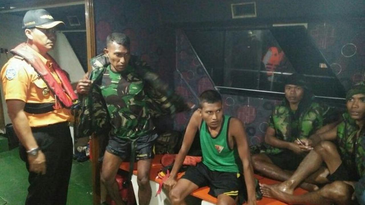 4 Anggota TNI bertahan hidup