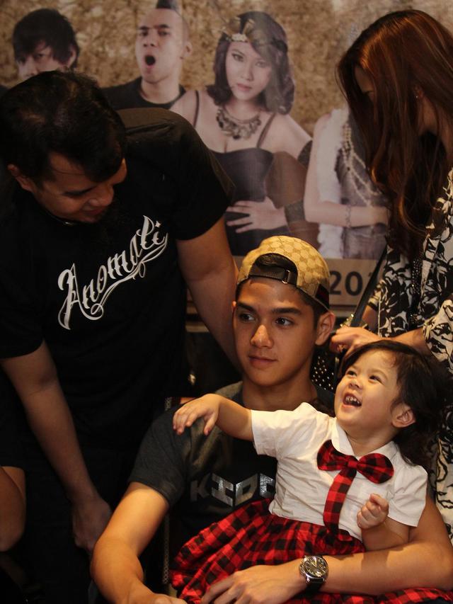 6 Safeea Ahmad dengan Bareng Al, El, dan Dul, Baru Rayakan Ultah ke-14 Tahun