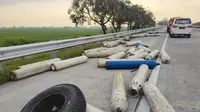 Truk Tabrak Mobil di Tol Jombang, 2 Orang Luka-Luka, Tabung Oksigen Berhamburan di Jalan