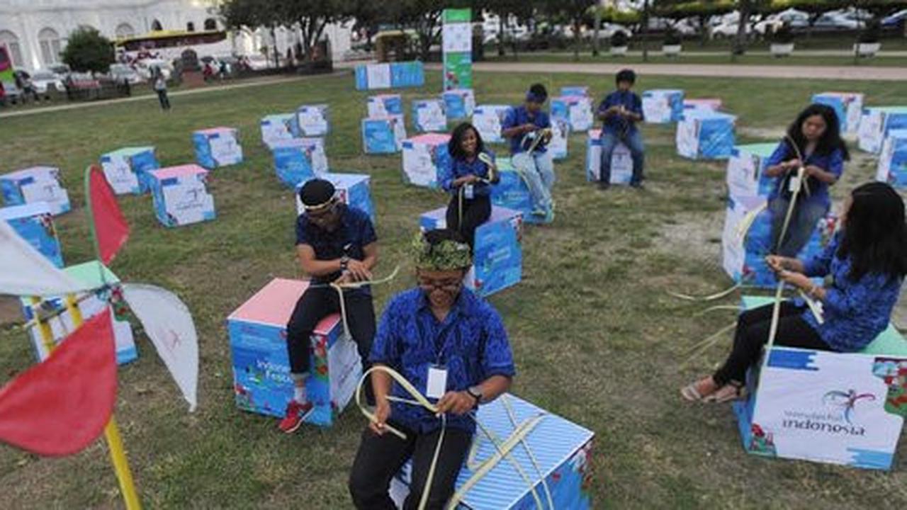 Memperkenalkan Indonesia lewat mainan tradisional