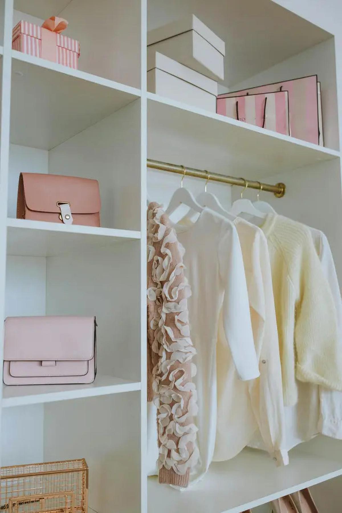 5 Model Lemari Pakaian Estetik untuk Kamar yang Nyaman di 2025, Bikin Cantik Ruangan
