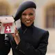 Melihat penampilan Cynthia Erivo yang dramatis saat menerima gelar kehormatan dari Kerajaan Inggris (Photo by Andrew Matthews / POOL / AFP)