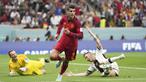 Alvaro Morata menambah satu gol saat Spanyol bermain imbang 1-1 melawan Jerman dalam matchday kedua Grup E Piala Dunia 2022 di Al Bayt Stadium, Senin (28/11/2022). Striker Atletico Madrid itu kini sudah mengumpulkan dua gol. (AP/Matthias Schrader)