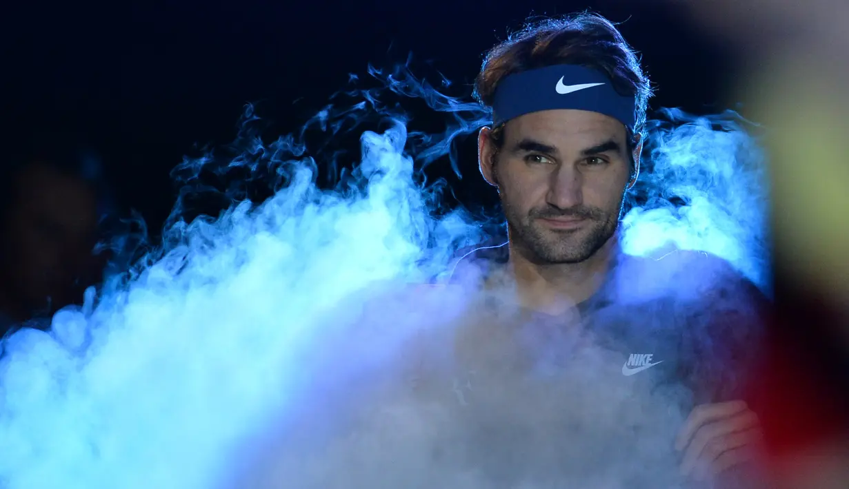Ekspresi petenis Swiss, Roger Federer, jelang bertanding melawan petenis Jepang, Kei Nishikori, dalam turnamen ATP World Tour Finals di London, Inggris, (19/11/2015). (AFP Photo/Glyn Kirk)