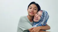 Potret Kebersamaan Kiesha Alvaro dan Ibunda. (Sumber: Instagram.com/okieagustina_)