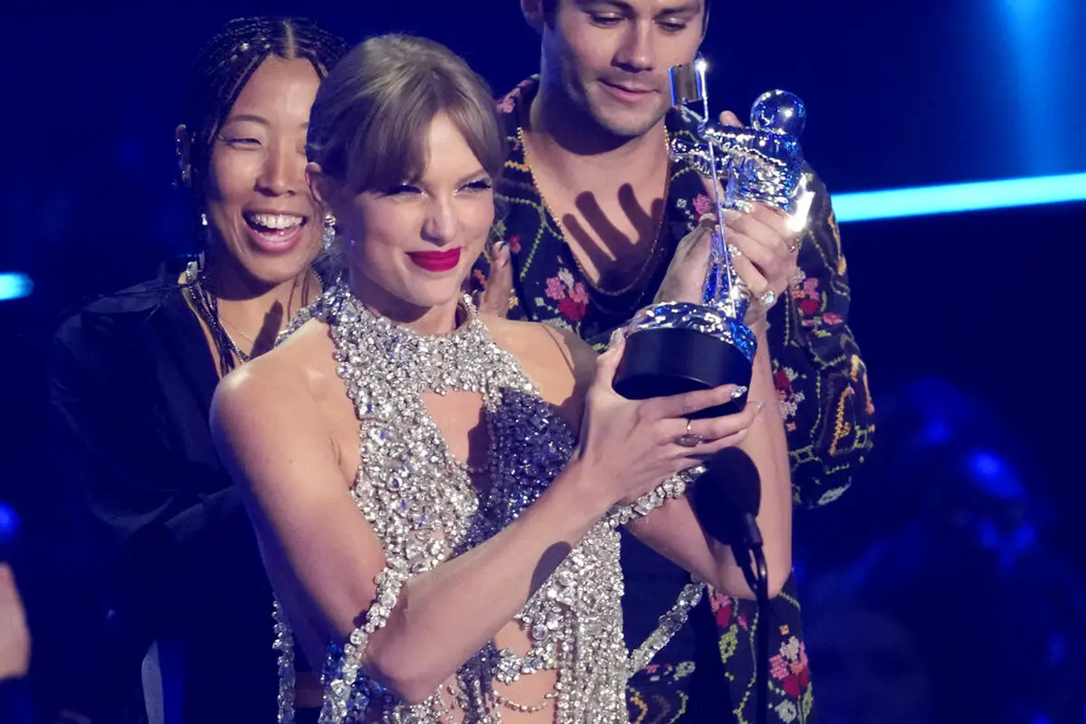 Taylor Swift di MTV VMA 2022. (Foto: Charles Sykes/Invision/AP))