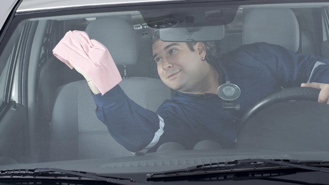 Kaca jendela mobil dalam