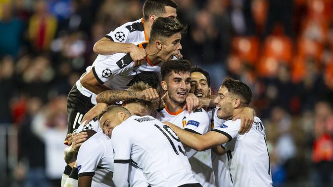 Skuat Valencia merayakan gol ke gawang Chelsea. (Dok. Twitter/Valencia CF)