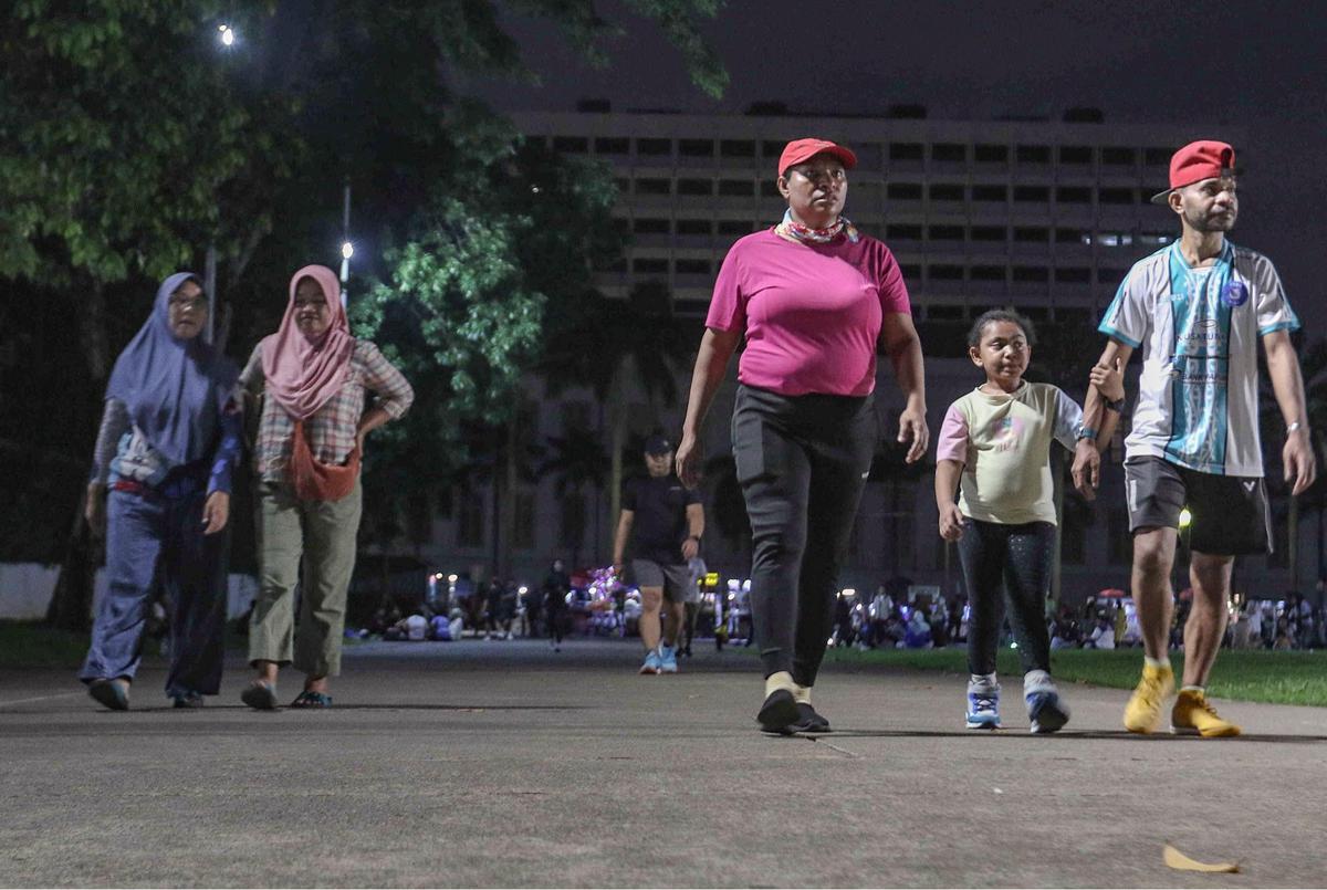 FOTO: Melihat Aktifitas Warga di Taman Lapangan Banteng yang Buka 24 Jam