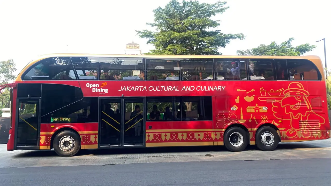 Uji Coba Bus Open Dining Jakarta Cultural and Culinary