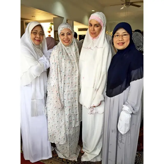 6 Potret Cantik Sophia Latjuba saat Pakai Hijab Ini Bikin Pangling