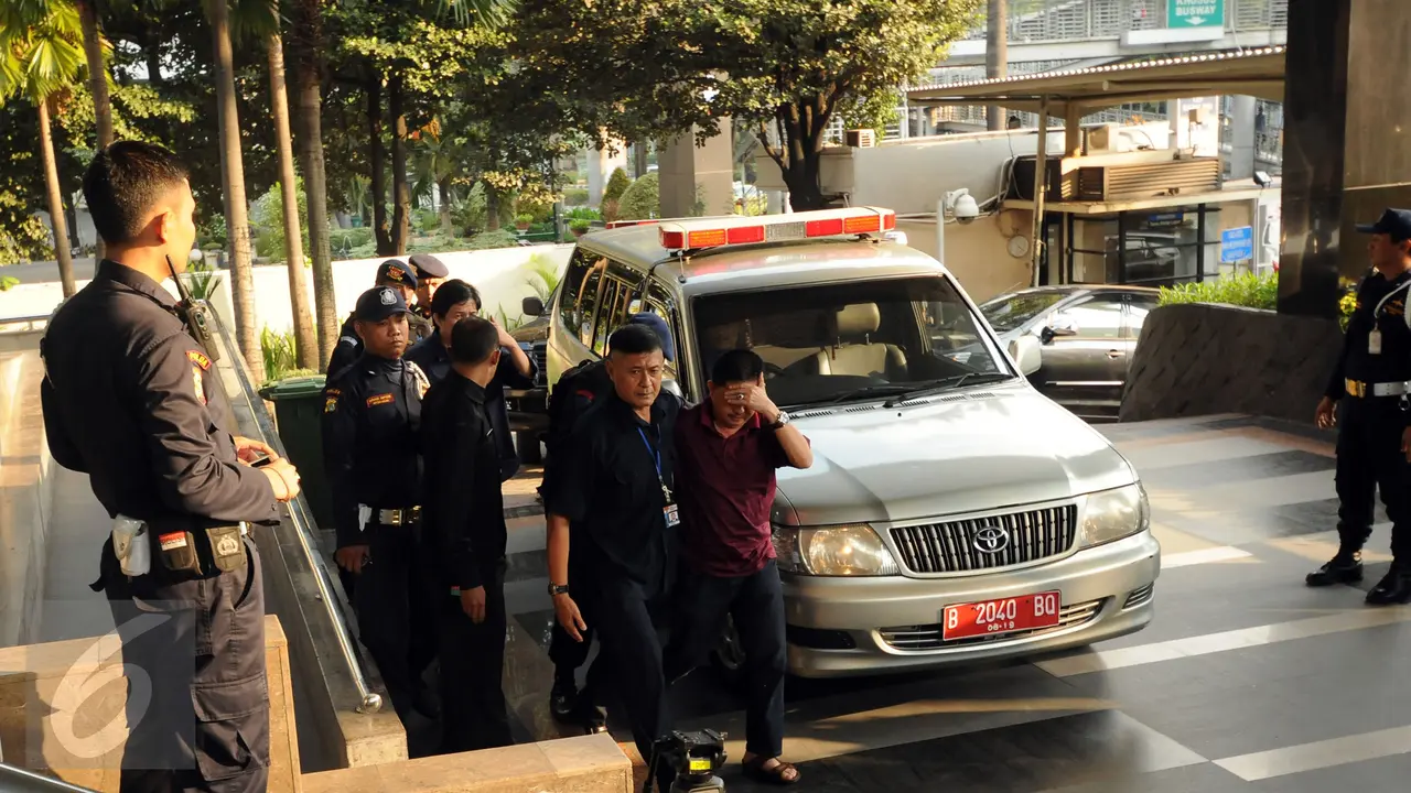 Tiba di KPK, Empat Tersangka Kasus Dugaan Suap RAPBD Musi Banyuasin Tutupi Wajah
