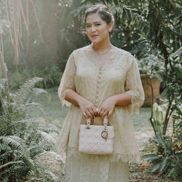 6 Potret Kahiyang Ayu Usai Melahirkan Anak Kedua, Curi Perhatian