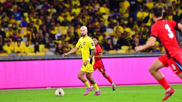 Aksi striker naturalisasi Timnas Malaysia, Joao Figueiredo saat menghadapi Singapura dalam laga uji coba di Stadion Bukit Jalil, Kuala Lumpur (4/9/2025). (Instagram/joaovfigueiredo).