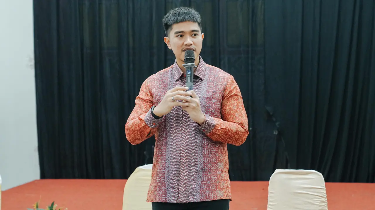 Ketua Umum Partai Solidaritas Indonesia (PSI) Kaesang Pangarep menghadiri undangan Persekutuan Gereja Indonesia (PGI) di Banjarmasin, Kalimantan Selatan.