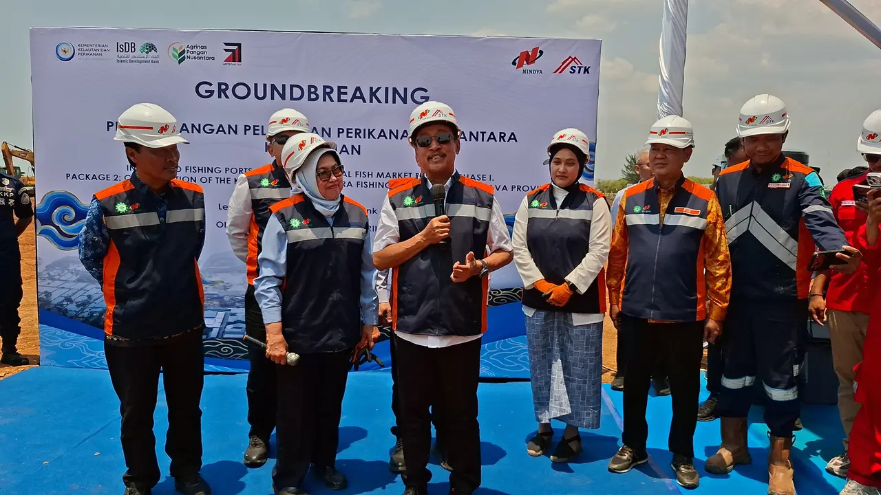 Menteri Kelautan dan Perikanan, Sakti Wahyu Trenggono, dalam Groundbreaking Pengembangan PPN Kejawanan, Cirebon, Jawa Barat, Kamis (17/9/2026).