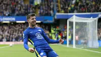Pemain Chelsea Mason Mount merayakan golnya ke gawang Norwich dalam pertandingan Liga Inggris diStamford Bridge, London, Sabtu, 23 Oktober 2021. (AP Photo/Ian Walton)