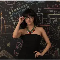 Muda, Cantik dan berprestasi membuat banyak pria mendekati DJ Una. Tetapi ada beberapa syarat untuk menaklukan hati DJ Una. Meskipun masih malu-malu, DJ muda ini sudah mengakui bahwa dirinya telah memiliki seorang pacar.