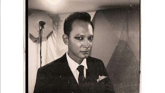 Fedi Nuril dalam 6 Gaya Jas: Dari Formal Premiere Klasik hingga Viral Celak FFI 2025