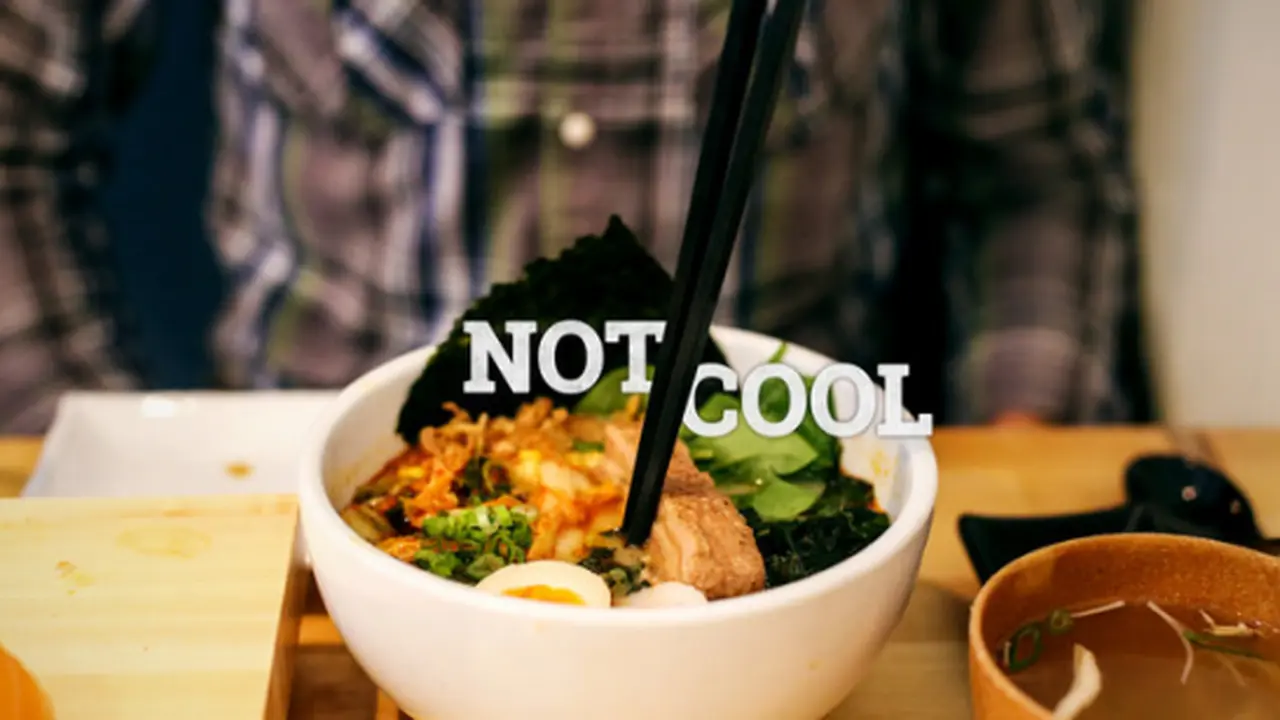 8 Etika Makan Paling Aneh di Dunia