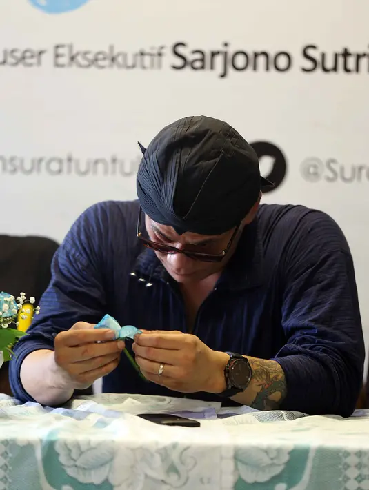 Dalam film barunya Surat Untukmu, Tio Pakusadewo mendapat lawan main dengan bintang sinetron yang sedang naik daun, Prilly Latuconsina. Berperan sebagai Danu, ayah Gendis (Prilly Latuconsina). (Nurwahyunan/Bintang.com)