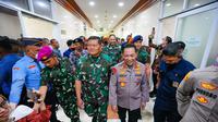 Kapolri Jenderal Listyo Sigit Prabowo turut mendampingi Kepala Staf Angkatan Laut (KSAL) Laksamana Yudo Margono menjalani fit and proper test sebagai calon Panglima TNI di DPR RI, Jumat (2/12/2022). (Ist)