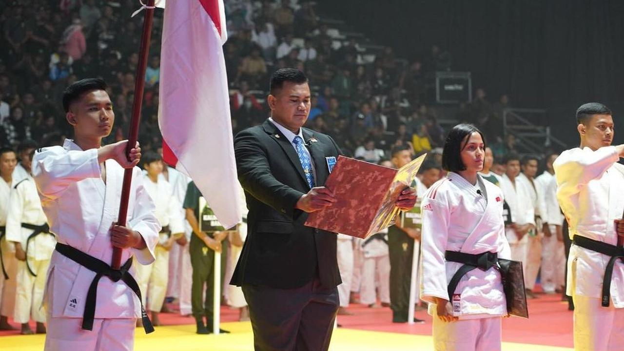 Kegemarannya pada beladiri berlanjut ke olahraga Judo hingga kerap bertemu dengan Kasad Maruli Simanjuntak di arena pertandingan.