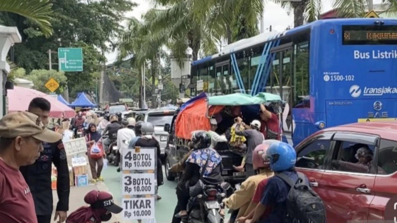 Macet Parah Senin Pagi, Transjakarta Rute Puri Beta 2-Petukangan Biasanya 7 Menit Kini Jadi 39 Menit