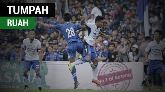 Berita video momen suporter tumpah ruah menonton laga Perserang Serang melawan Persib Bandung di Stadion Maulana Yusuf pada Kamis (1/3/2018).