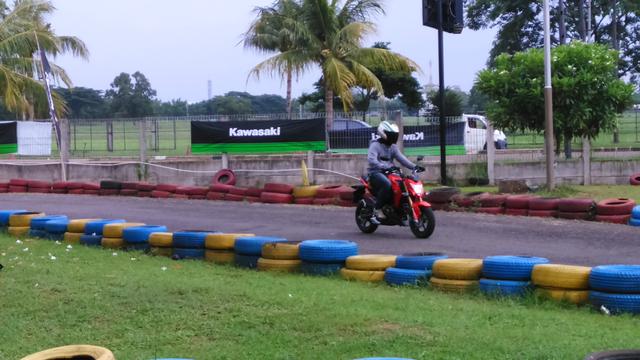 Sensasi Berkendara Si Mungil Z125 Pro di Sirkuit Karting PIK