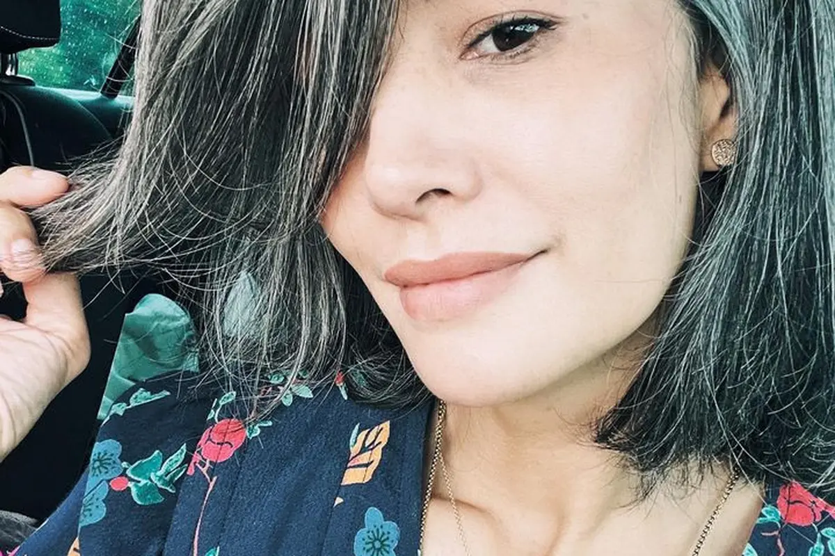 Rambut uban Nadya Hutagalung