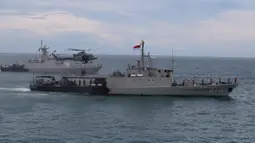 Jelang peringatan Hari Ulang Tahun (HUT) ke-80 Tentara Nasional Indonesia (TNI), TNI Angkatan Laut menggelar parade kapal perang dan simulasi penyergapan saat Sailing Pass atau Parade Kapal Perang di perairaan Teluk Jakarta, Kamis (2/10/2025). (Foto: Istimewa)