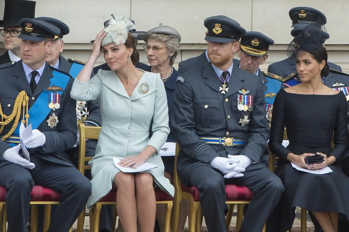 [Bintang] Kate Middleton - Meghan Markle