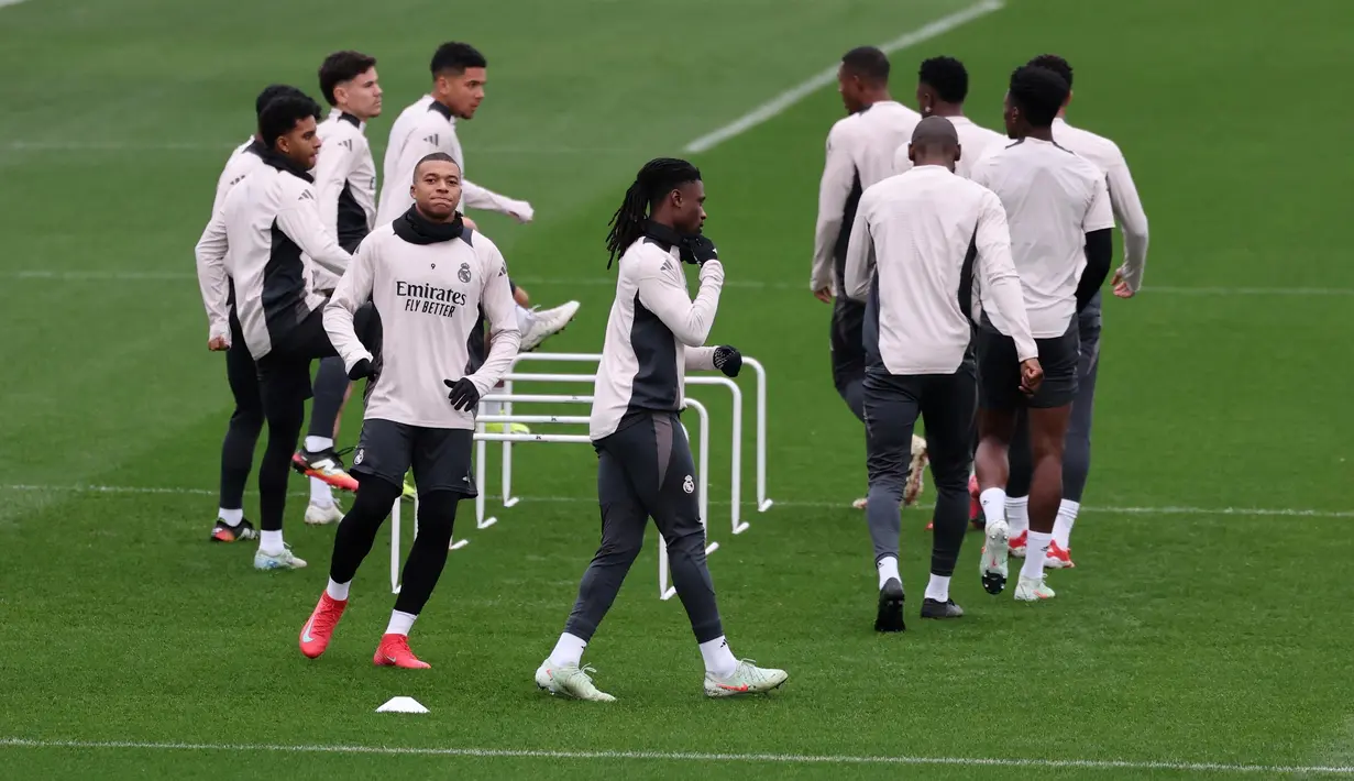 Kekalahan tersebut membuat Real Madrid turun ke peringkat urutan ketiga La Liga, tertinggal tiga poin dari Barcelona yang berada di puncak. (Thomas COEX/AFP)