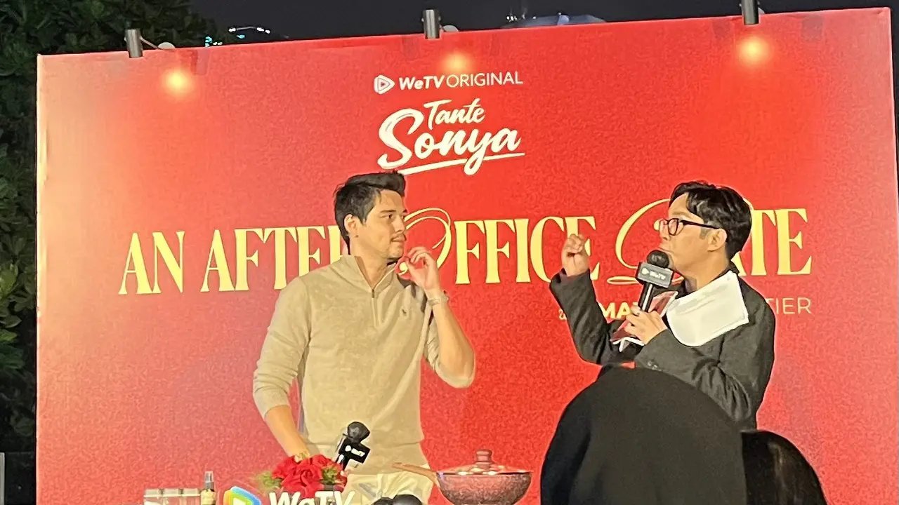 Maxime Bouttier dalam acara WeTV 'An After Office Date with Maxime Bouttier'. (Liputan6.com/Afradhiya N. R)