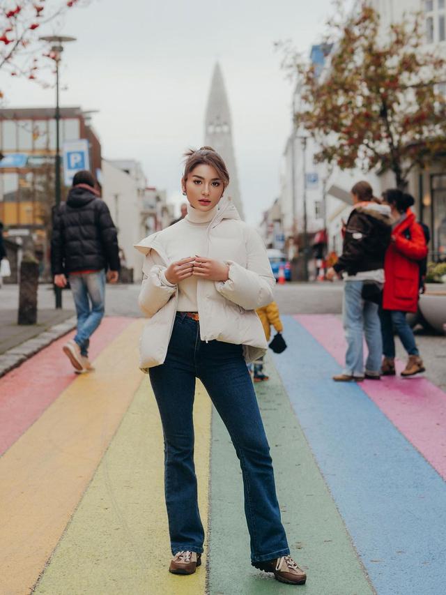 Dari Paris Hingga Praha, Ini 7 Potret Liburan Debi Sagita ke Eropa