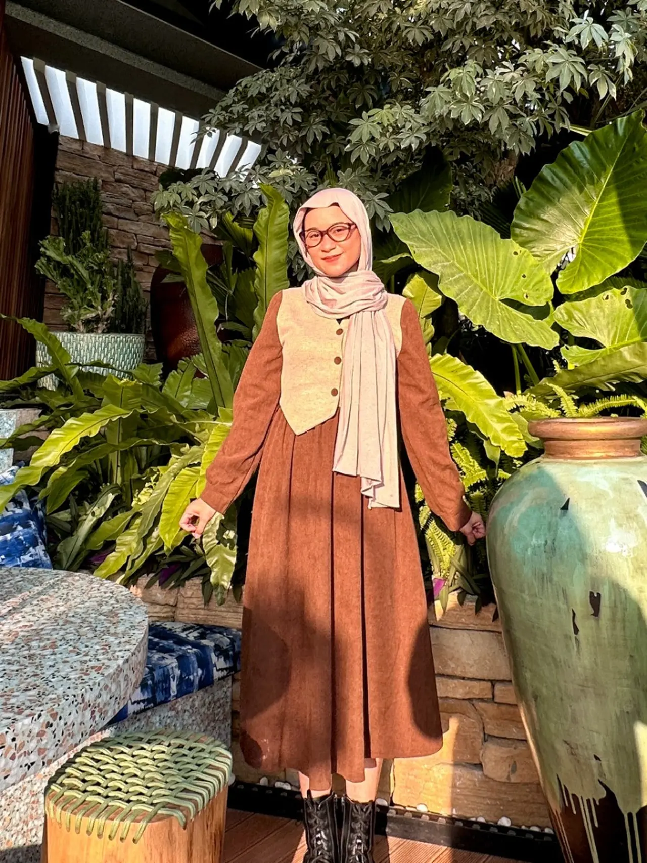 Selebgram Asal Jember Tri Indah Impiyani Bagikan Ide Outfit Of The Day ...