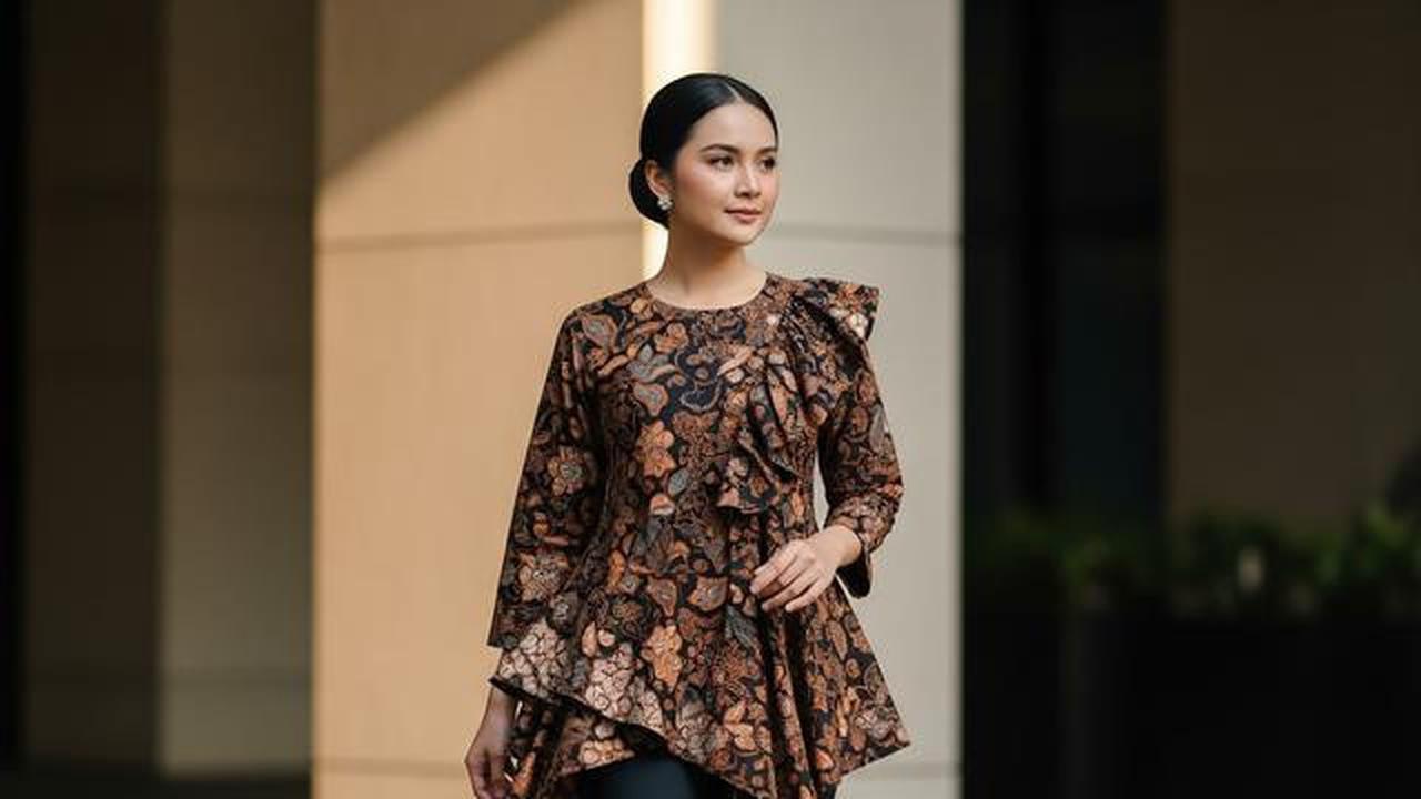 7 Model Atasan Batik Asimetris Agar Tampilan Lebih Proporsional dan Elegan di 2025