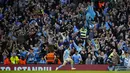 Pemain Manchester City, Bernardo Silva, melakukan selebrasi setelah mencetak gol ke gawang Real Madrid pada laga semifinal leg kedua di Stadion Etihad, Kamis (18/5/2023). Man City menang dengan skor 4-0. (AP Photo/Jon Super)