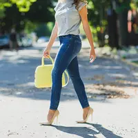 Demi menjaga kesehatan, ini alasan kamu  untuk buang skinny jeans yang ada di lemari.(Sumber Foto: The Jeans Blog)