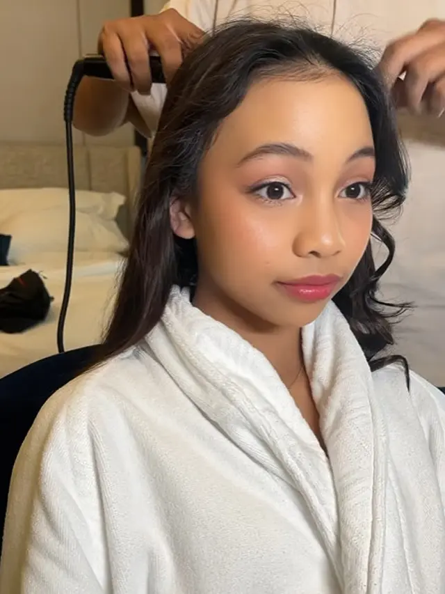 Potret Cantik Illiyyuna Kamila Rais, Putri Zulhas yang Tampil Menawan di Pernikahan Sang Ibu dan Zumi Zola