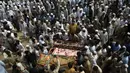 Polisi setempat mengatakan bahwa pelaku meledakkan diri di dekat panggung konvensi.(AP Photo/Mohammad Sajjad)