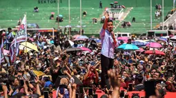 Kedatangan Gibran Rakabuming Raka disambut meriah oleh para relawan dan simpatisan maupun pendukungnya. (Juni Kriswanto/AFP)