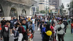 Warga berolahraga saat car free day di kawasan Bundaran HI, Jakarta, Minggu (4/12/2022). Menurut Kementerian Kesehatan, mayoritas masyarakat Indonesia sudah memiliki antibodi terhadap COVID-19 baik melalui infeksi maupun lewat program vaksinasi virus corona. (Liputan6.com/Faizal Fanani)