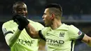 Pemain Manchester City, Sergio Aguero dan Yaya Toure, merayakan gol yang dicetak ke gawang Dynamo Kiev pada laga babak 16 besar Liga Champions di Stadion NSC Olimpiyskiy, Ukraina, Kamis (25/2/2016). Kiev takluk 1-3 dari City. (Reuters/John Sibley)