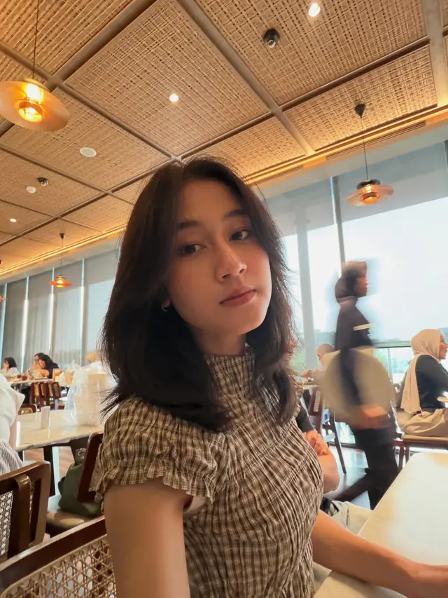 Keisya Levronka di restoran