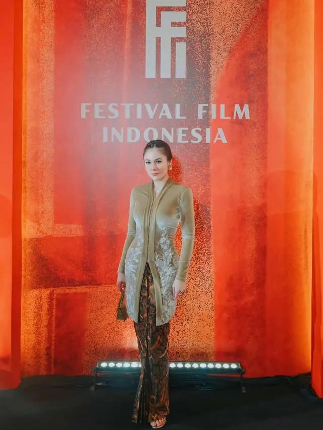 Inspirasi kebaya kutubaru (credit: instagram/wulanguritno)